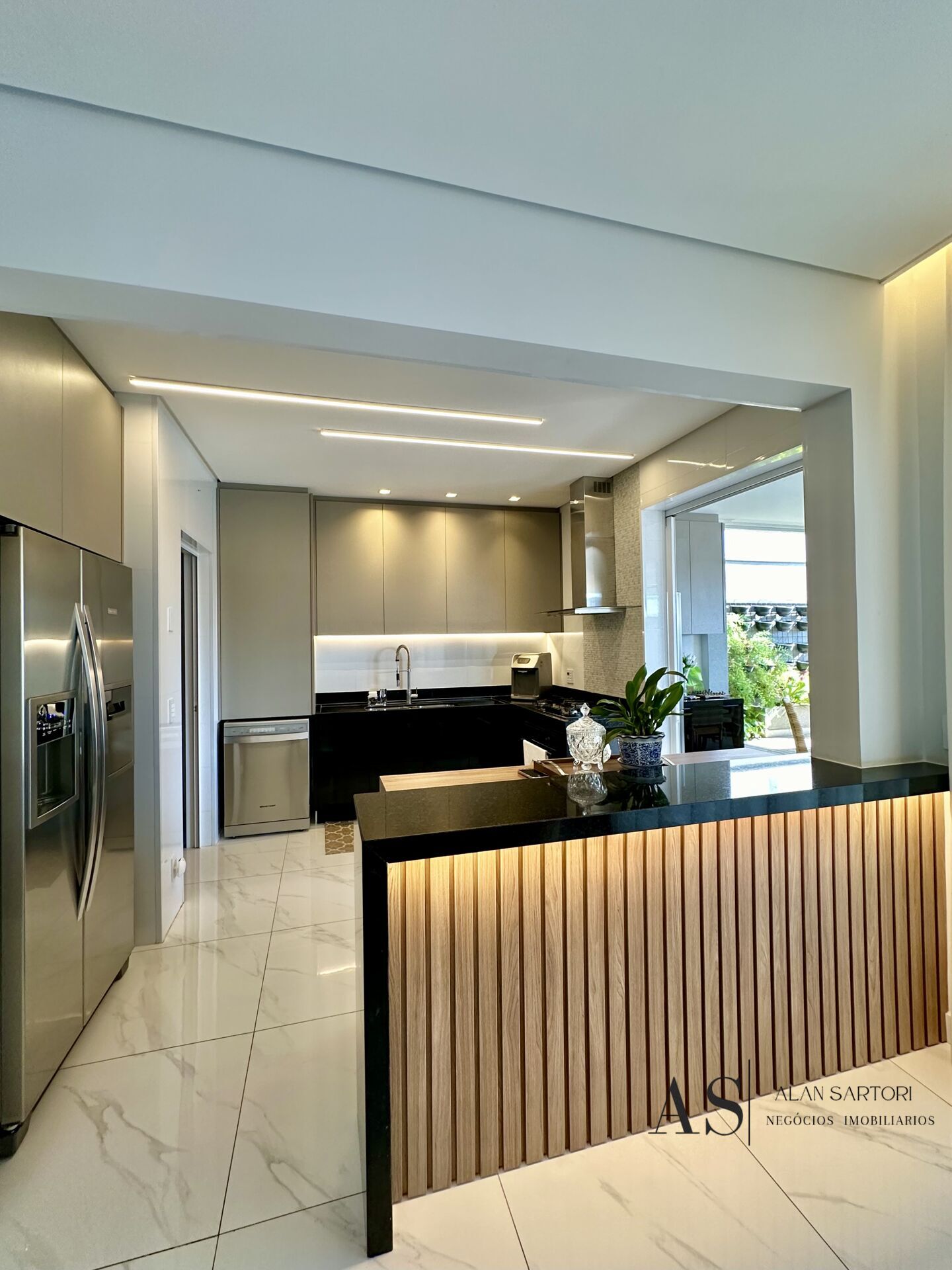 Casa de Condomínio com 4 quartos à venda, 356m² — foto 9 de 39