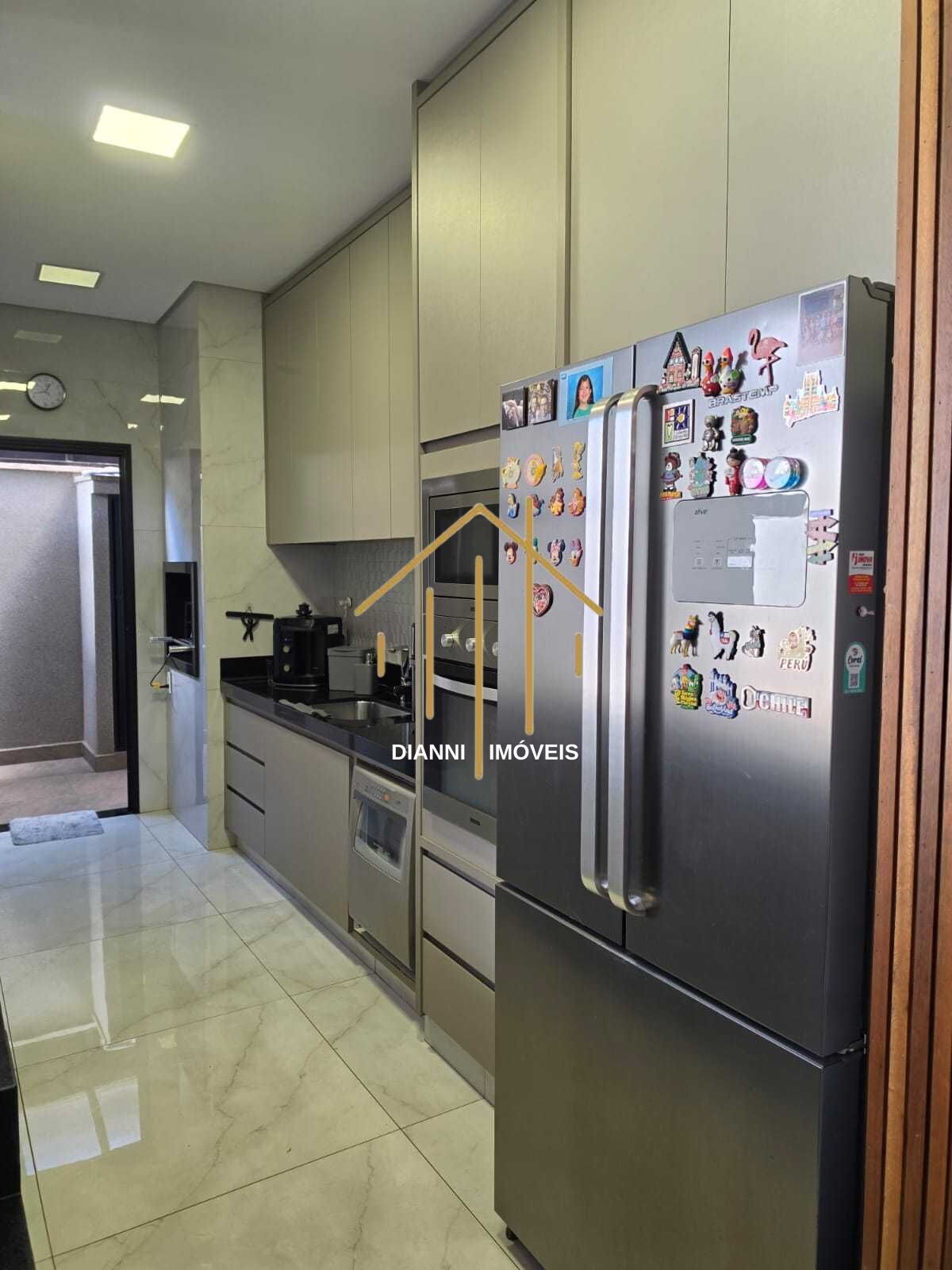 Casa de Condomínio com 3 quartos à venda, 220m² — foto 5 de 38