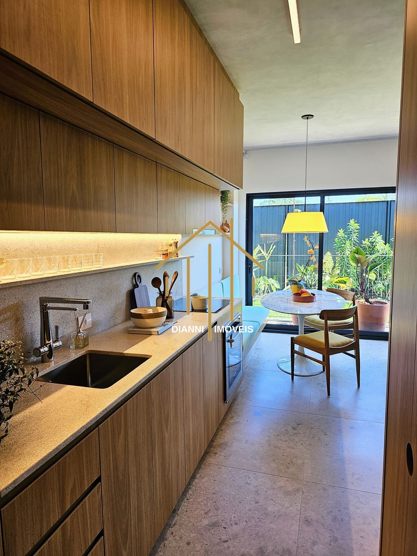 Apartamento com 2 quartos à venda, 70m² — foto 1 de 15