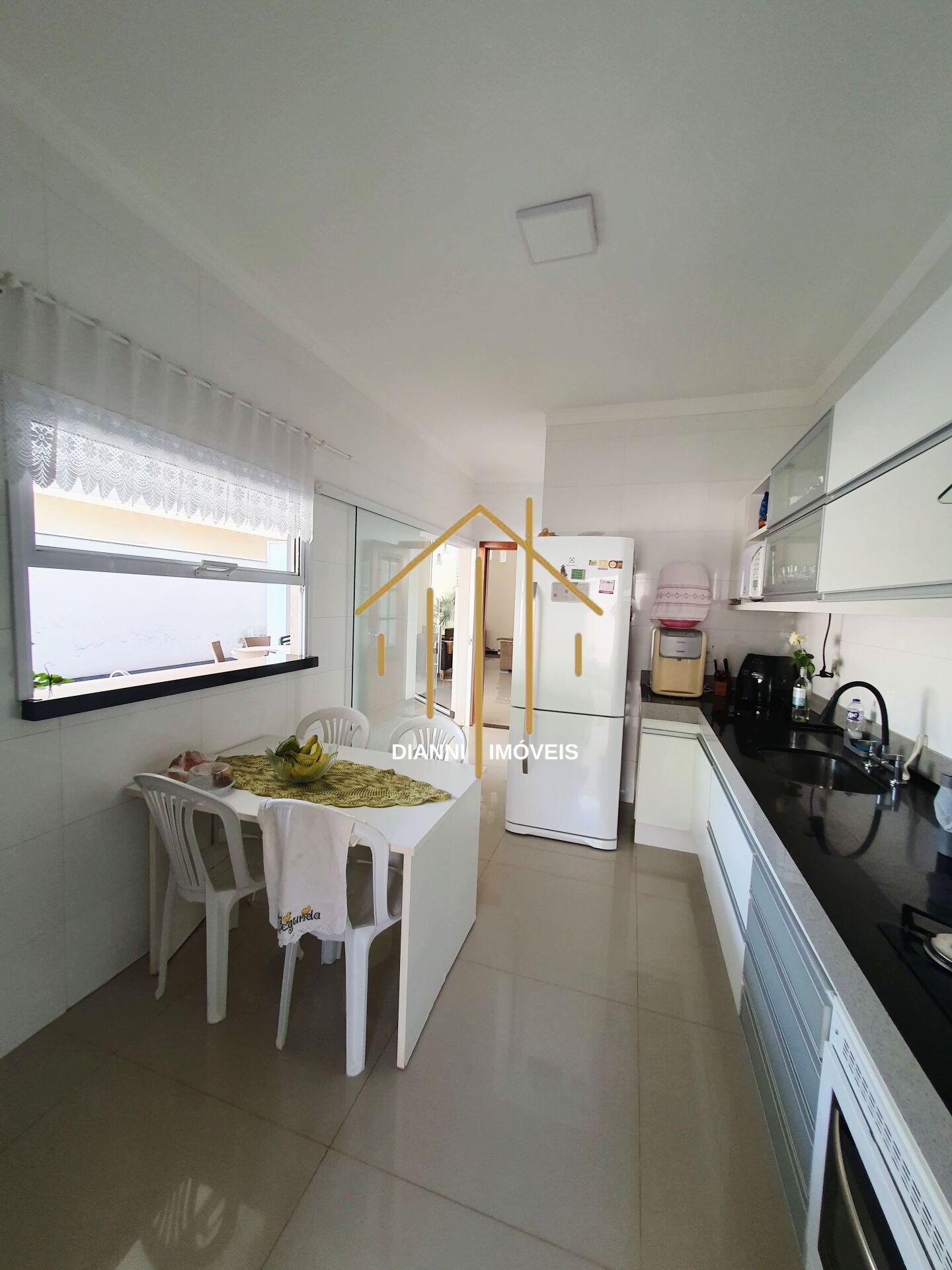 Casa de Condomínio com 3 quartos à venda, 230m² — foto 14 de 28