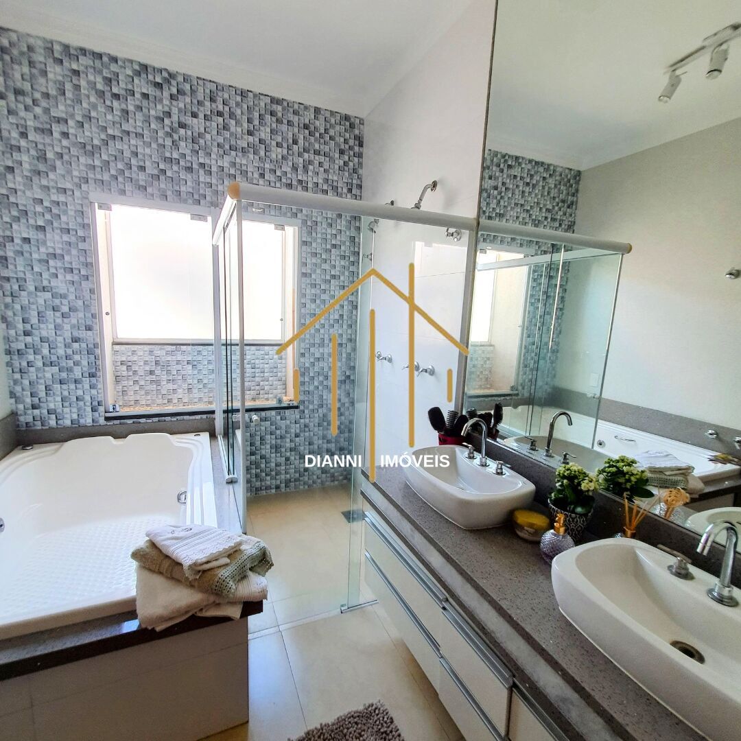 Casa de Condomínio com 3 quartos à venda, 230m² — foto 12 de 28