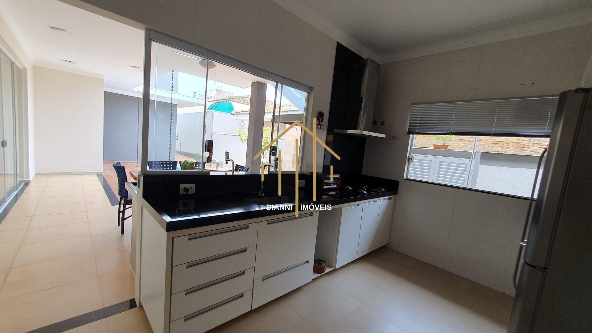 Casa de Condomínio com 3 quartos à venda, 234m² — foto 12 de 42
