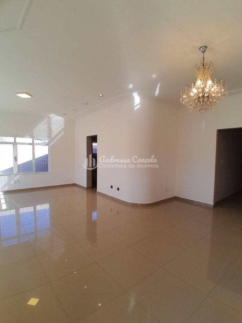 Casa, 3 quartos, 245 m² - Foto 2