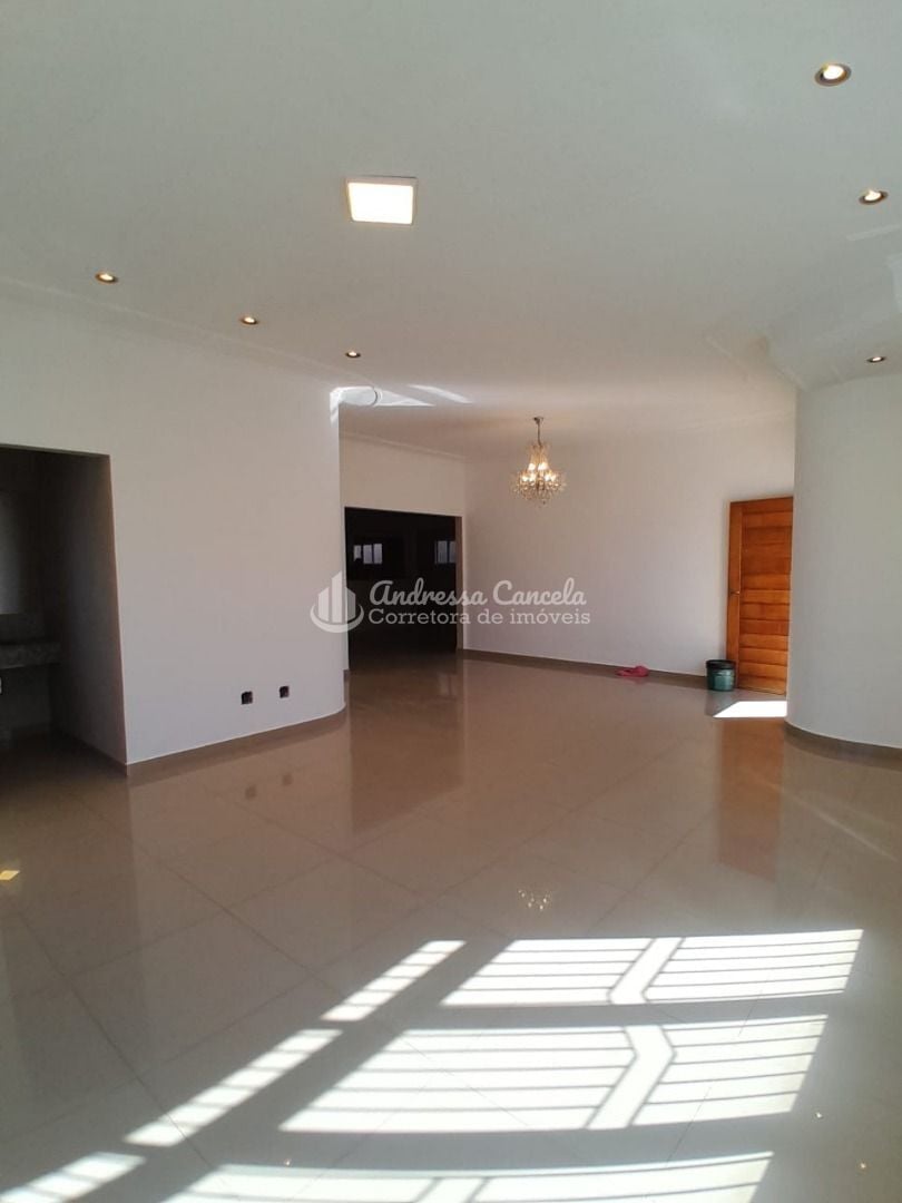 Casa, 3 quartos, 245 m² - Foto 3