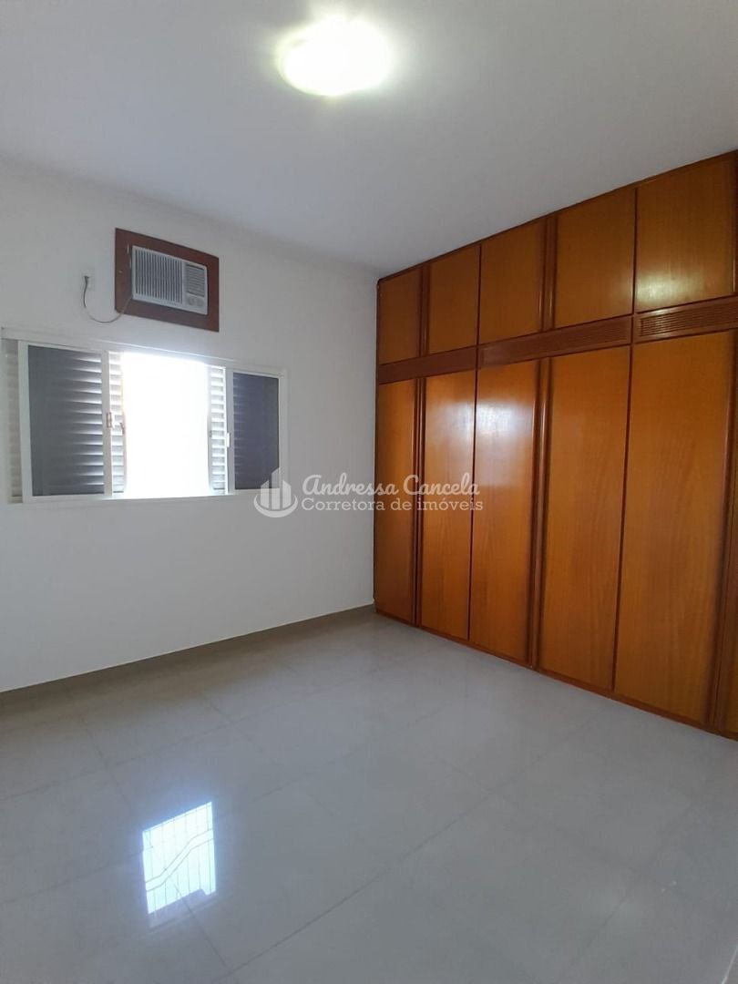 Casa, 3 quartos, 245 m² - Foto 4