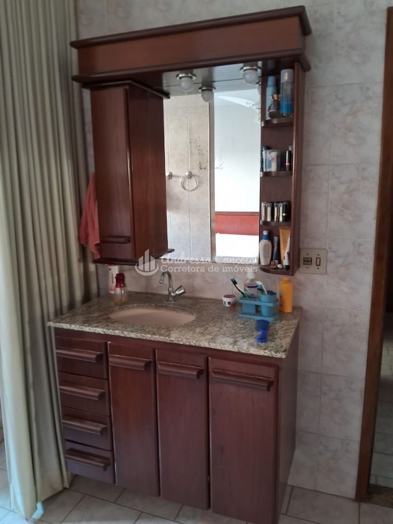 Casa, 4 quartos, 240 m² - Foto 20