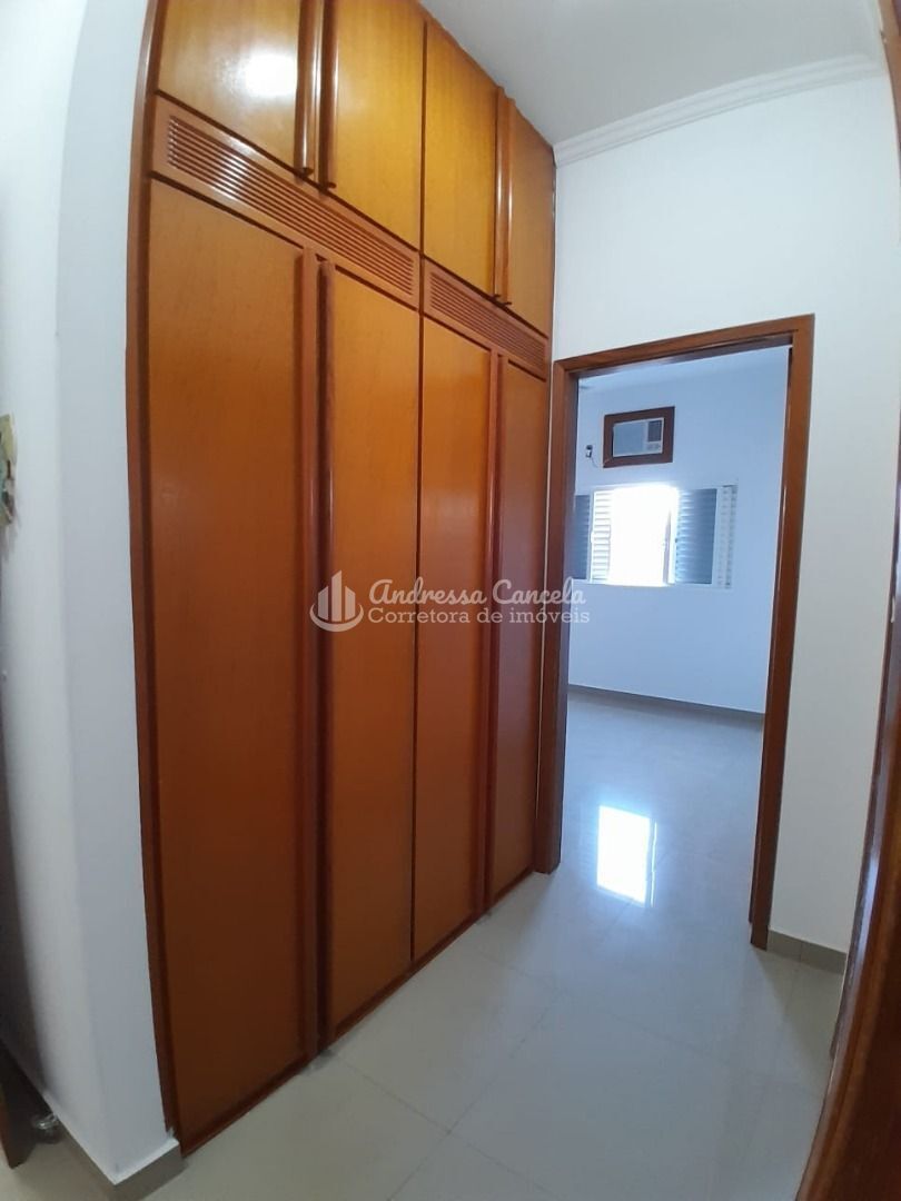 Casa, 3 quartos, 245 m² - Foto 8