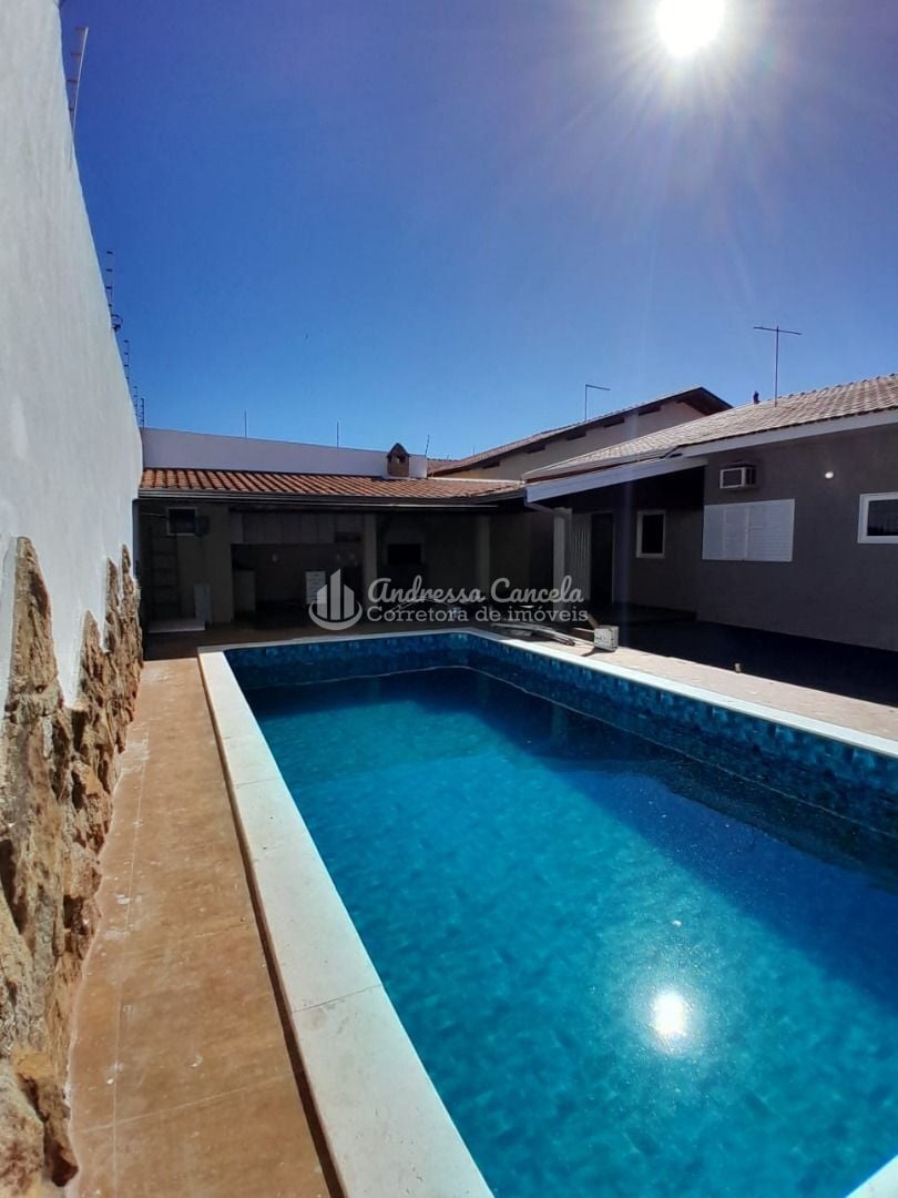 Casa, 3 quartos, 245 m² - Foto 1