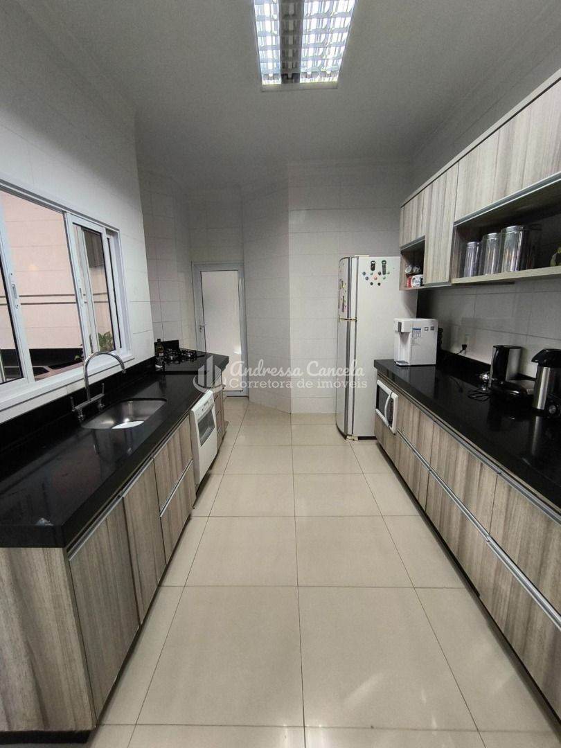 Casa, 3 quartos, 224 m² - Foto 6