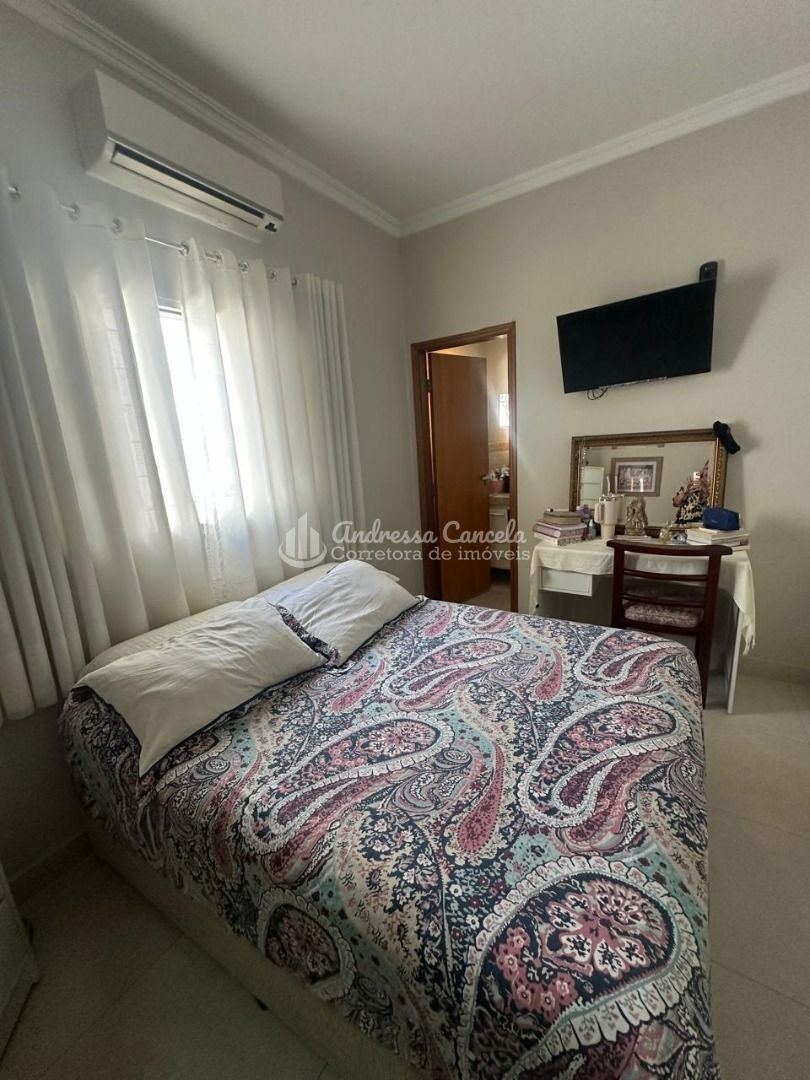Casa, 4 quartos, 250 m² - Foto 11