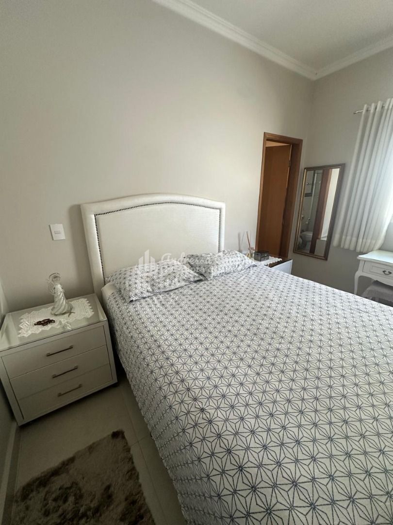Casa, 4 quartos, 250 m² - Foto 8