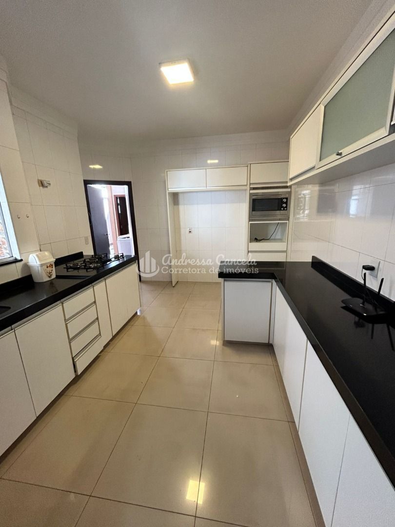 Casa, 3 quartos, 230 m² - Foto 7