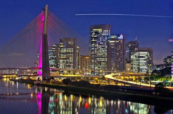 BROOKLIN: Entre ruas tranquilas e uma das paisagens mais modernas de São Paulo.