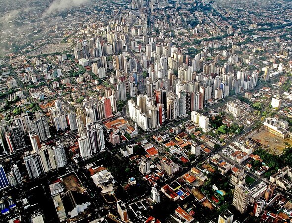 Investindo em Imóveis Comerciais em Curitiba: Potencial e Retorno