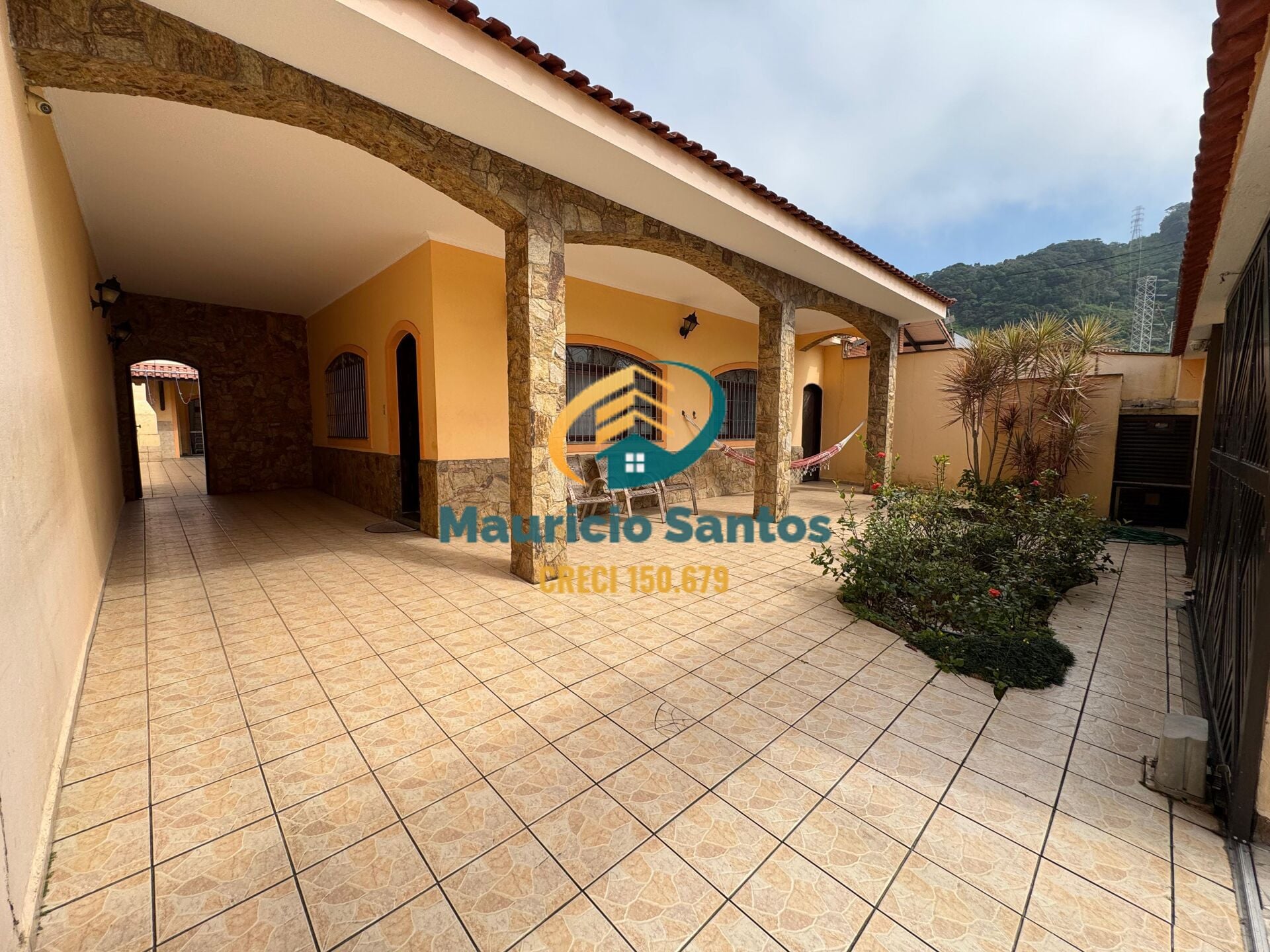 Casa à venda com 5 quartos, 3 banheiros, 3 vagas e 219m² no Centro, Mongaguá — foto principal