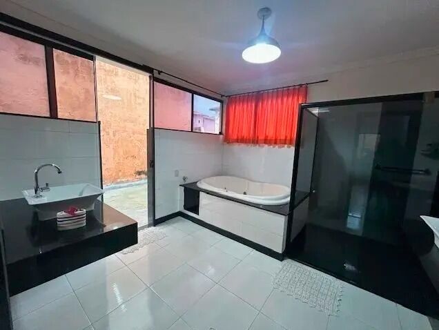 Casa, 4 quartos, 200 m² - Foto 1