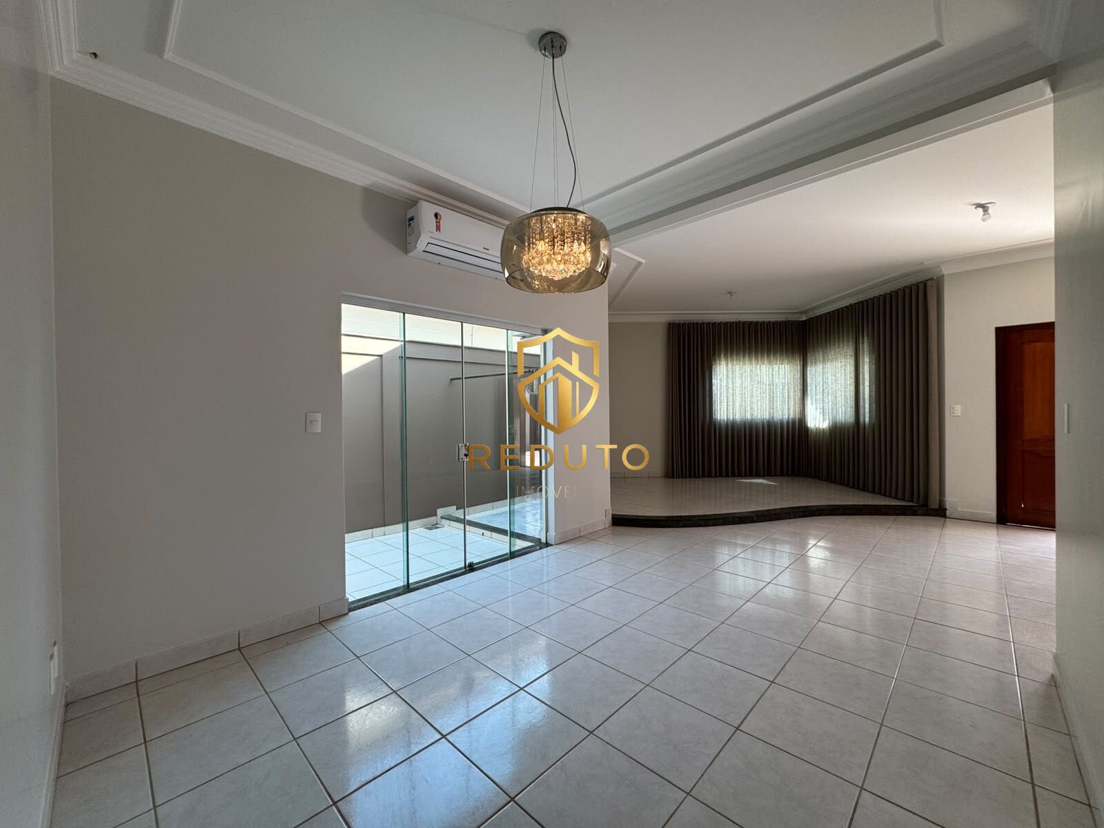 Casa, 3 quartos, 211 m² - Foto 2