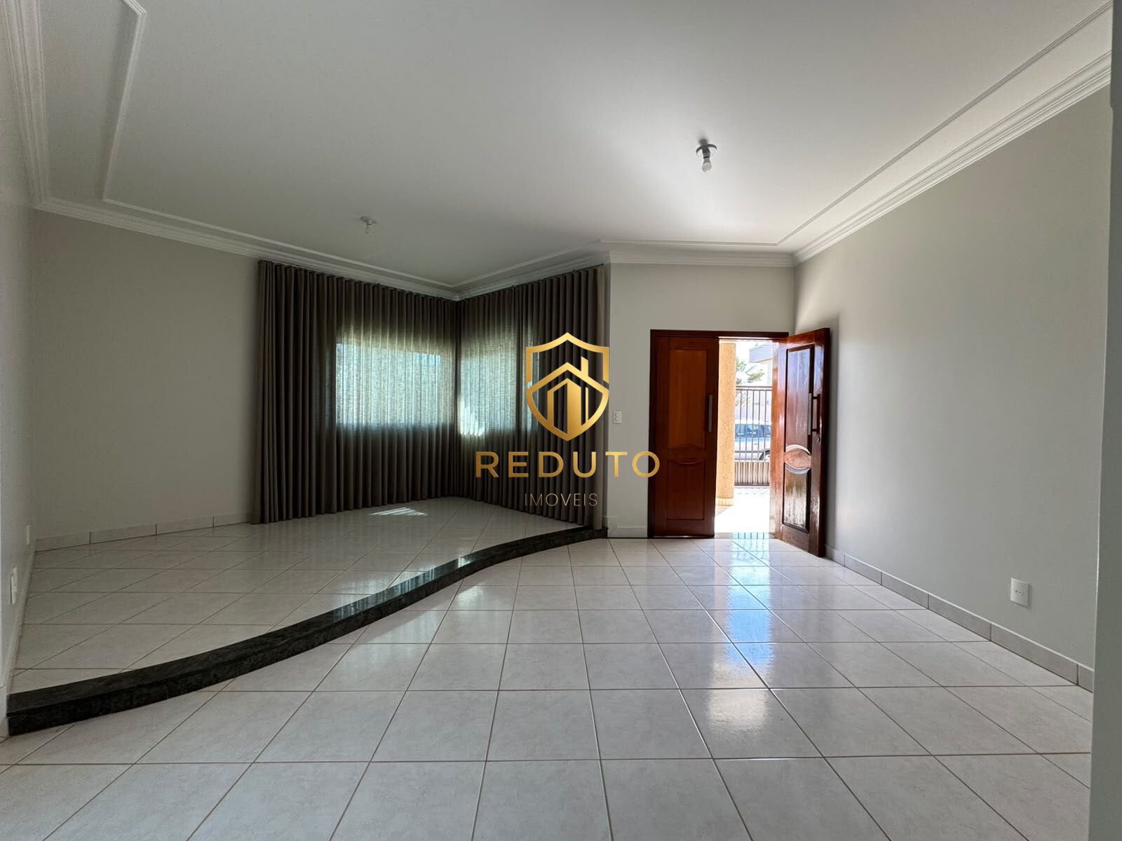 Casa, 3 quartos, 211 m² - Foto 1