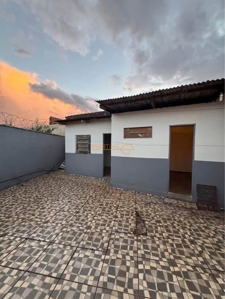 Casa, 3 quartos, 220 m² - Foto 2