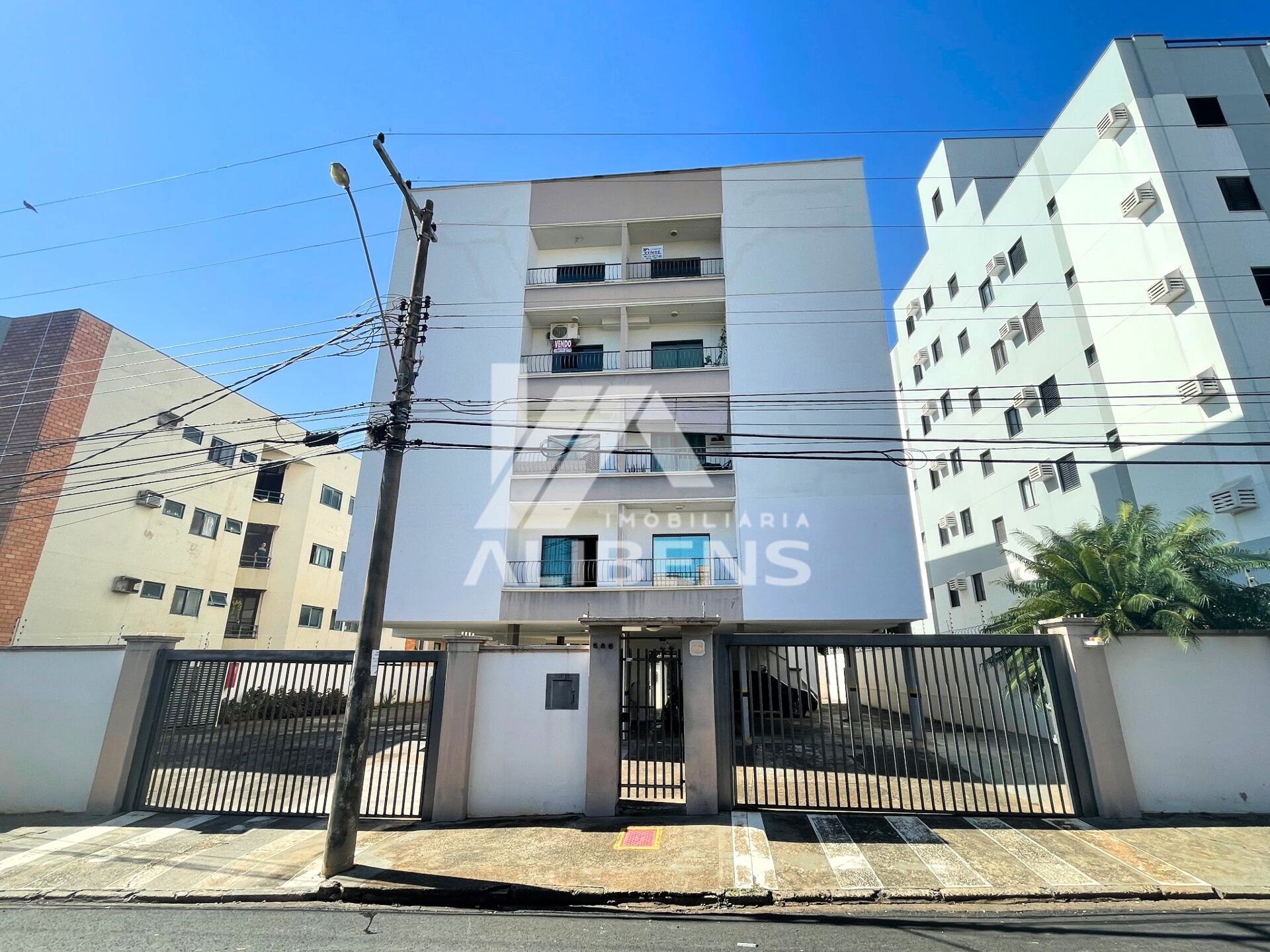 Apartamento com 2 quartos à venda, 65m² — foto 1 de 18