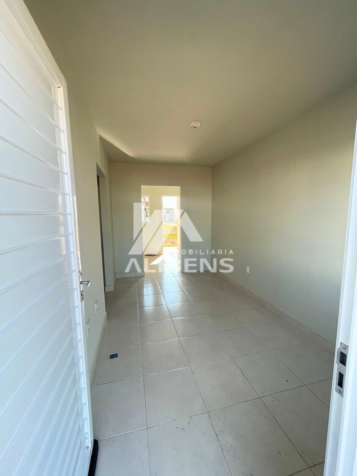 Casa com 2 quartos para aluguel, 47m² — foto 2 de 16