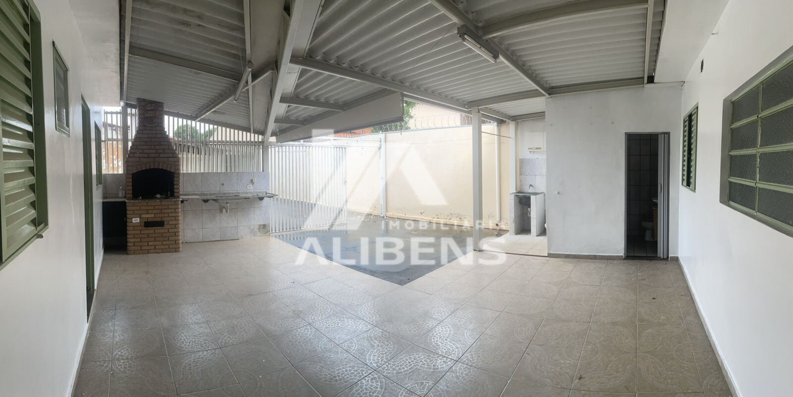 Casa com 5 quartos à venda, 214m² — foto 3 de 14