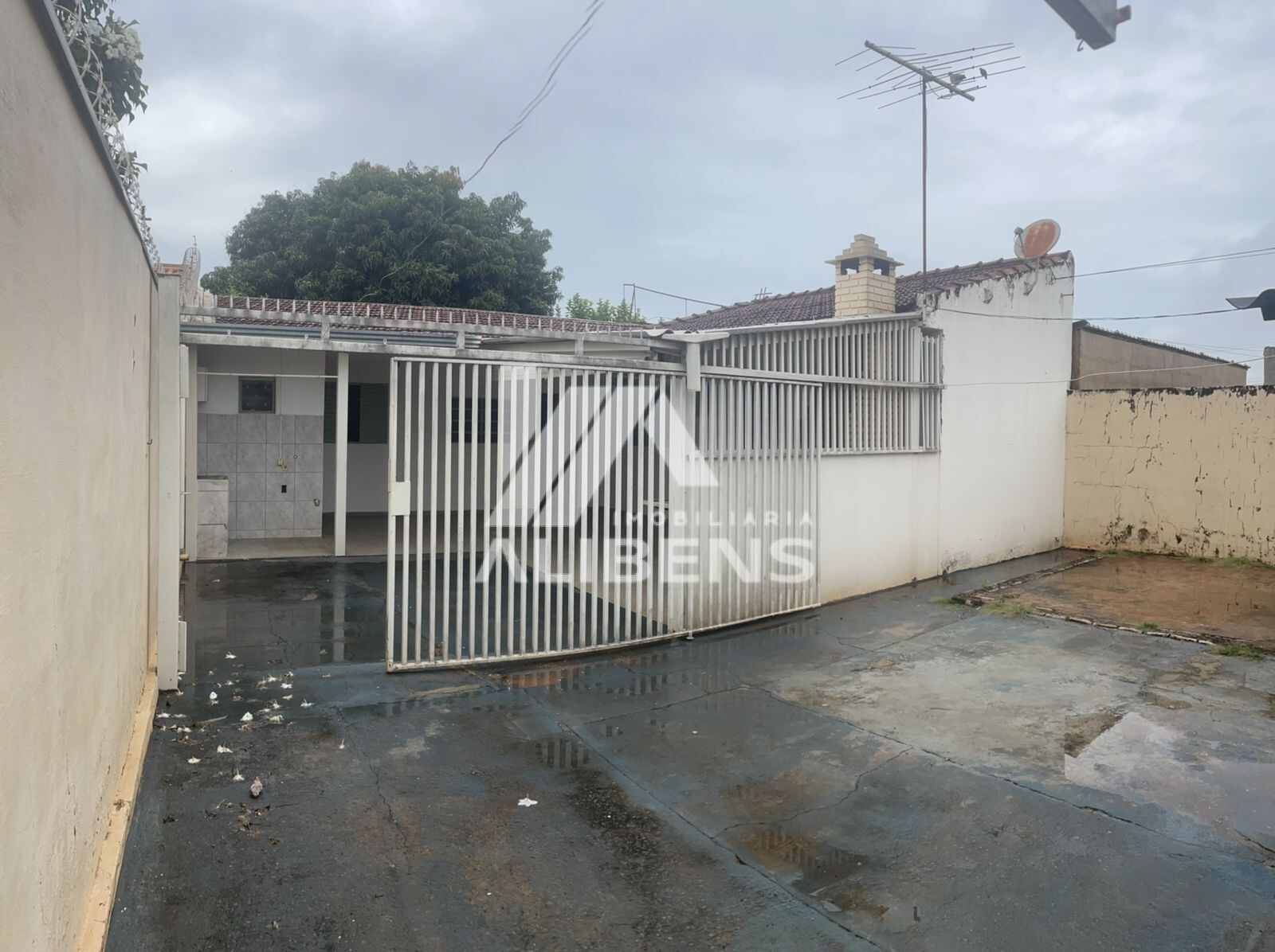 Casa com 5 quartos à venda, 214m² — foto 2 de 14