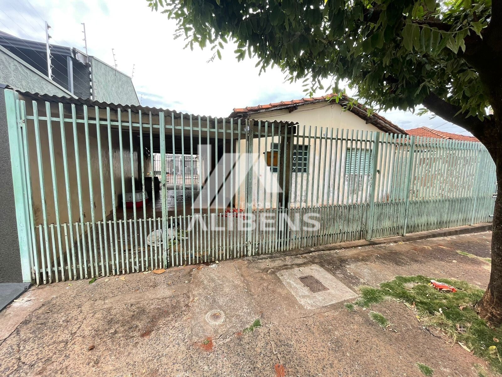 Casa com 5 quartos à venda, 214m² — foto 1 de 14
