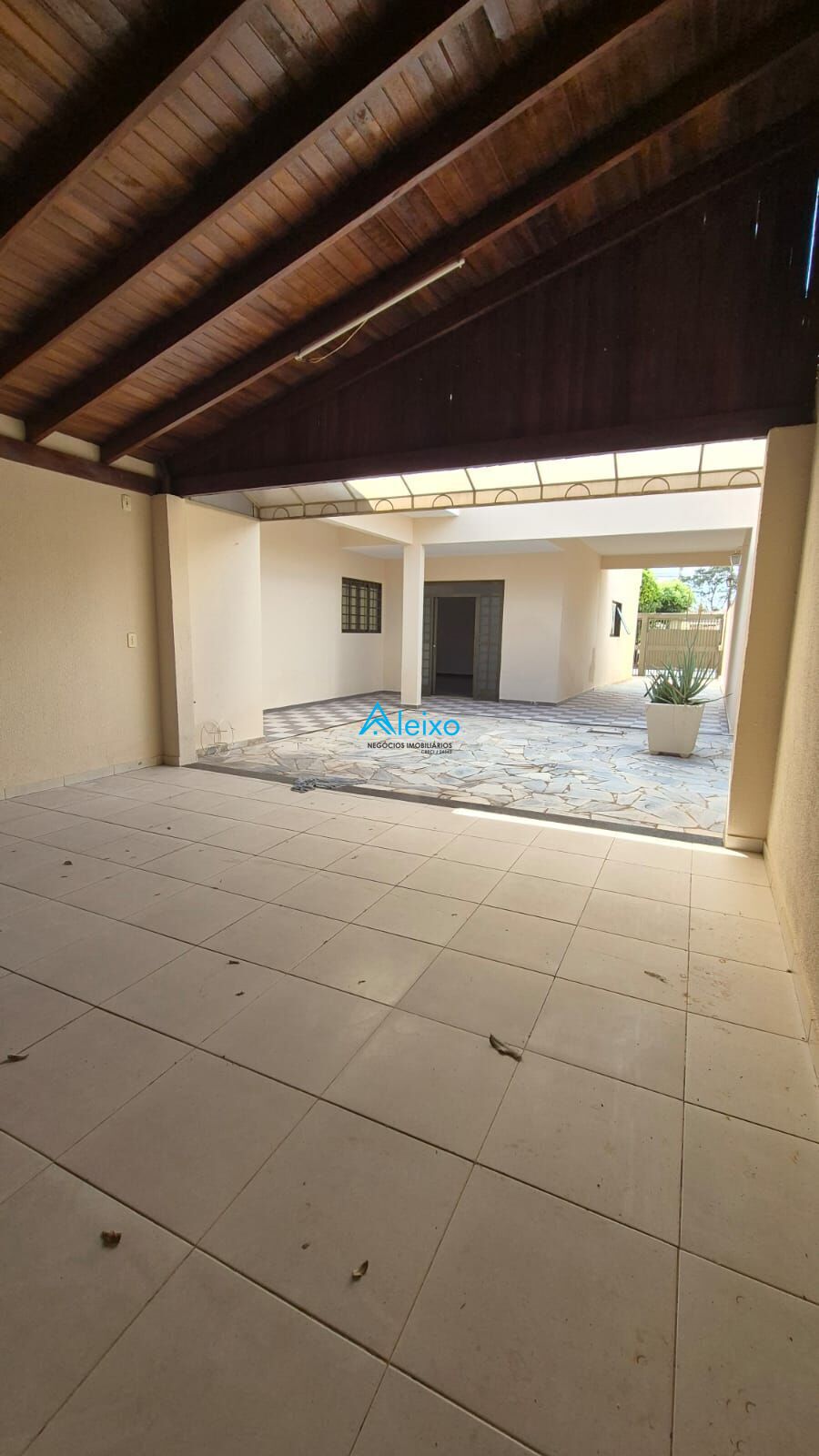 Casa com 5 quartos para aluguel, 284m² — foto 59 de 60