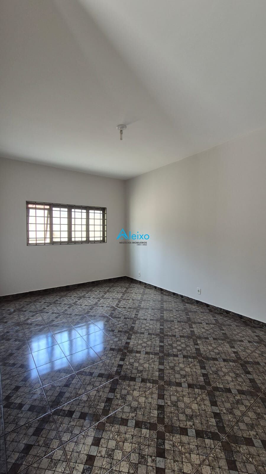 Casa com 5 quartos para aluguel, 284m² — foto 42 de 60