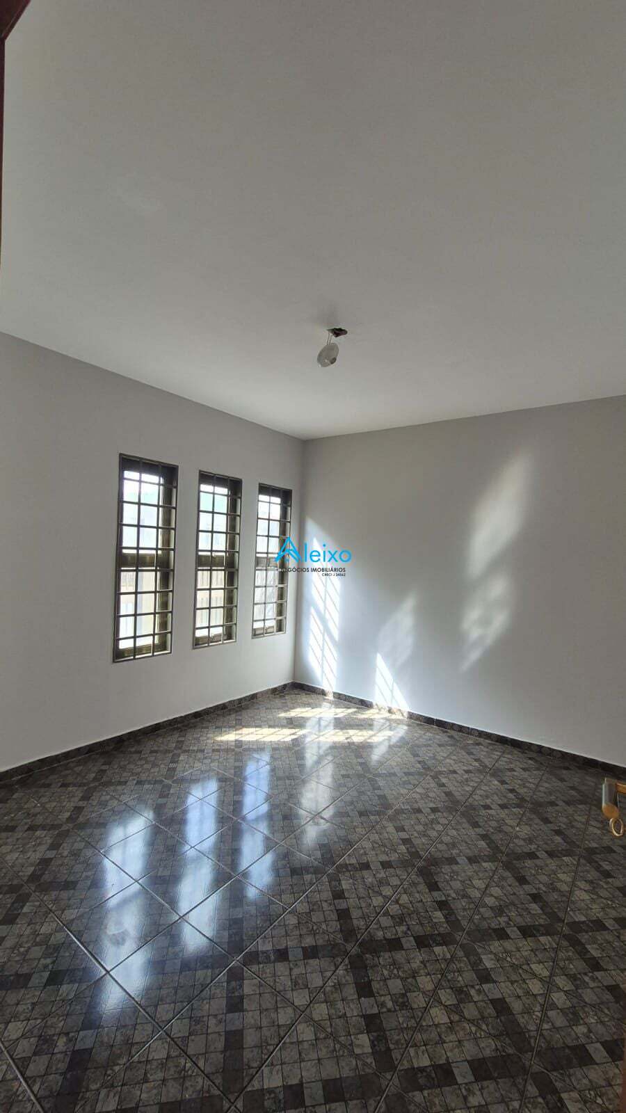 Casa com 5 quartos para aluguel, 284m² — foto 11 de 60