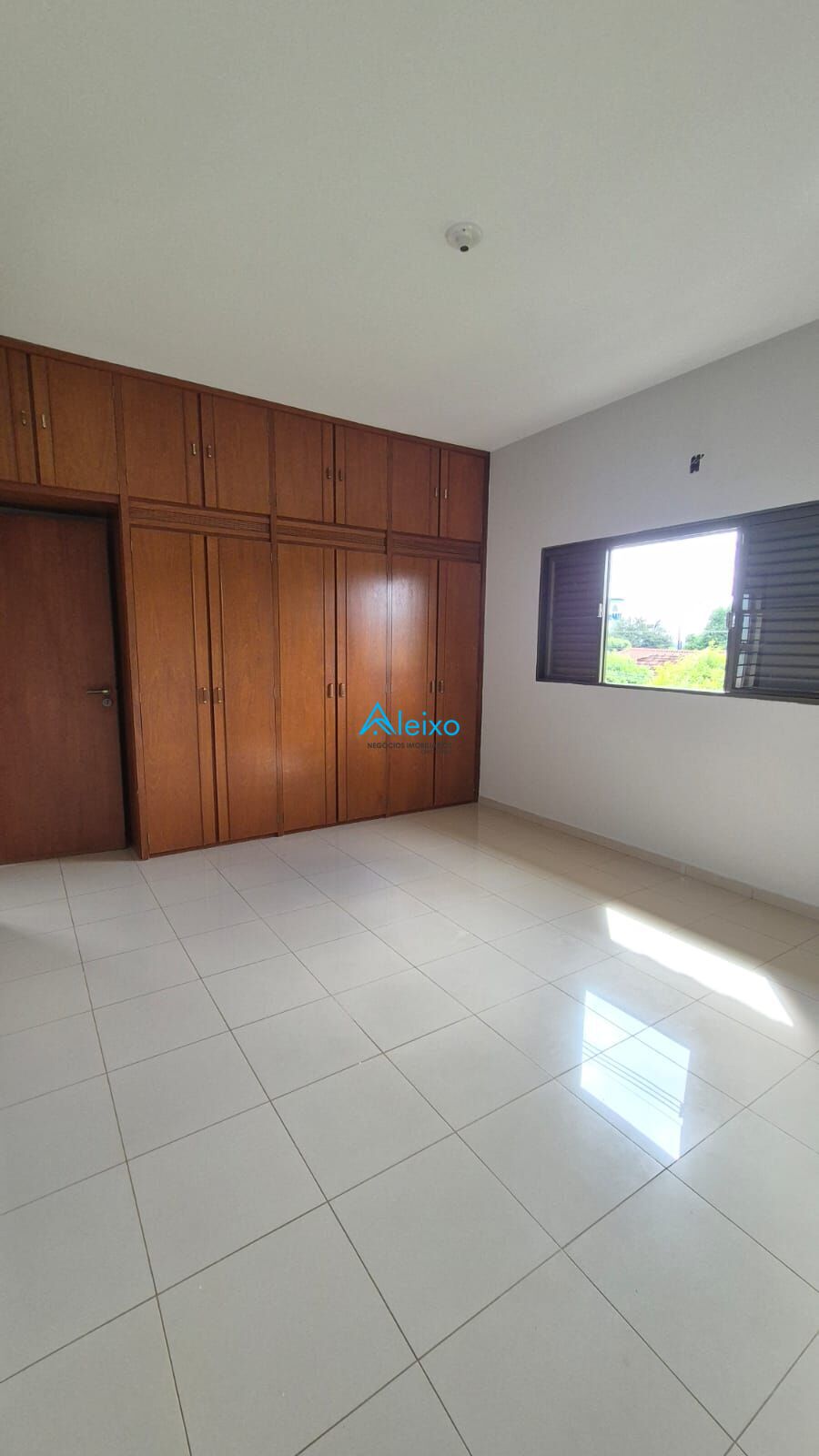 Casa com 5 quartos para aluguel, 284m² — foto 21 de 60