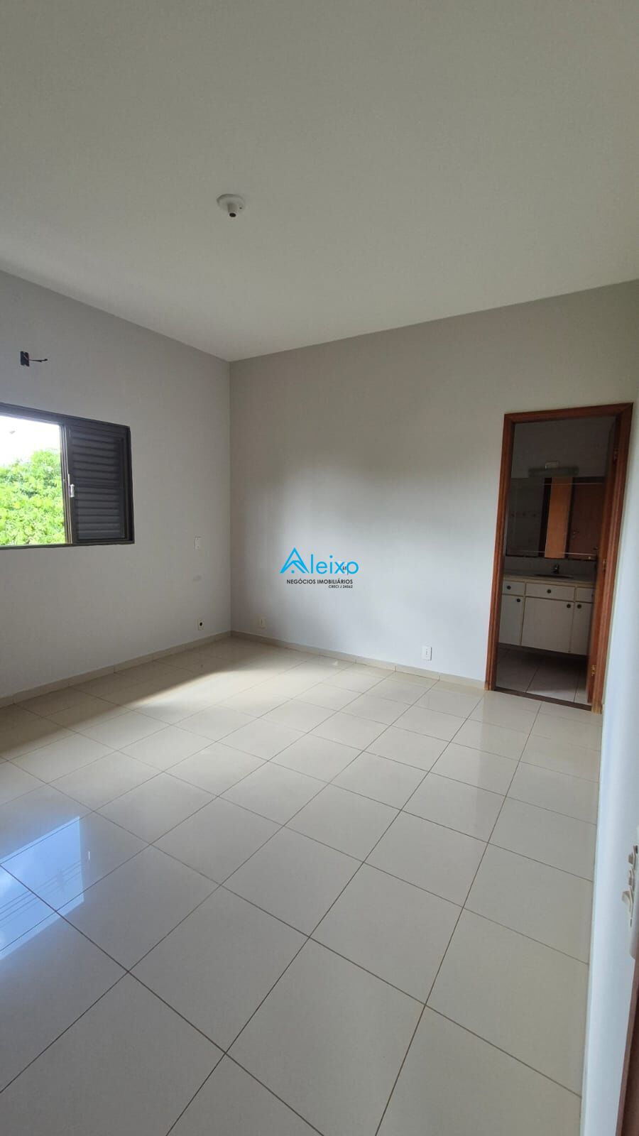 Casa com 5 quartos para aluguel, 284m² — foto 13 de 60
