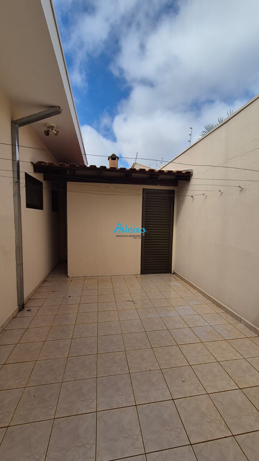 Casa com 5 quartos para aluguel, 284m² — foto 16 de 60