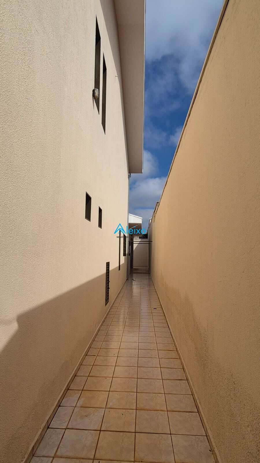 Casa com 5 quartos para aluguel, 284m² — foto 38 de 60