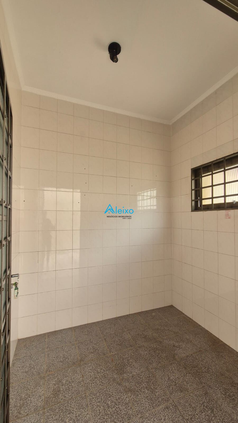 Casa com 5 quartos para aluguel, 284m² — foto 33 de 60