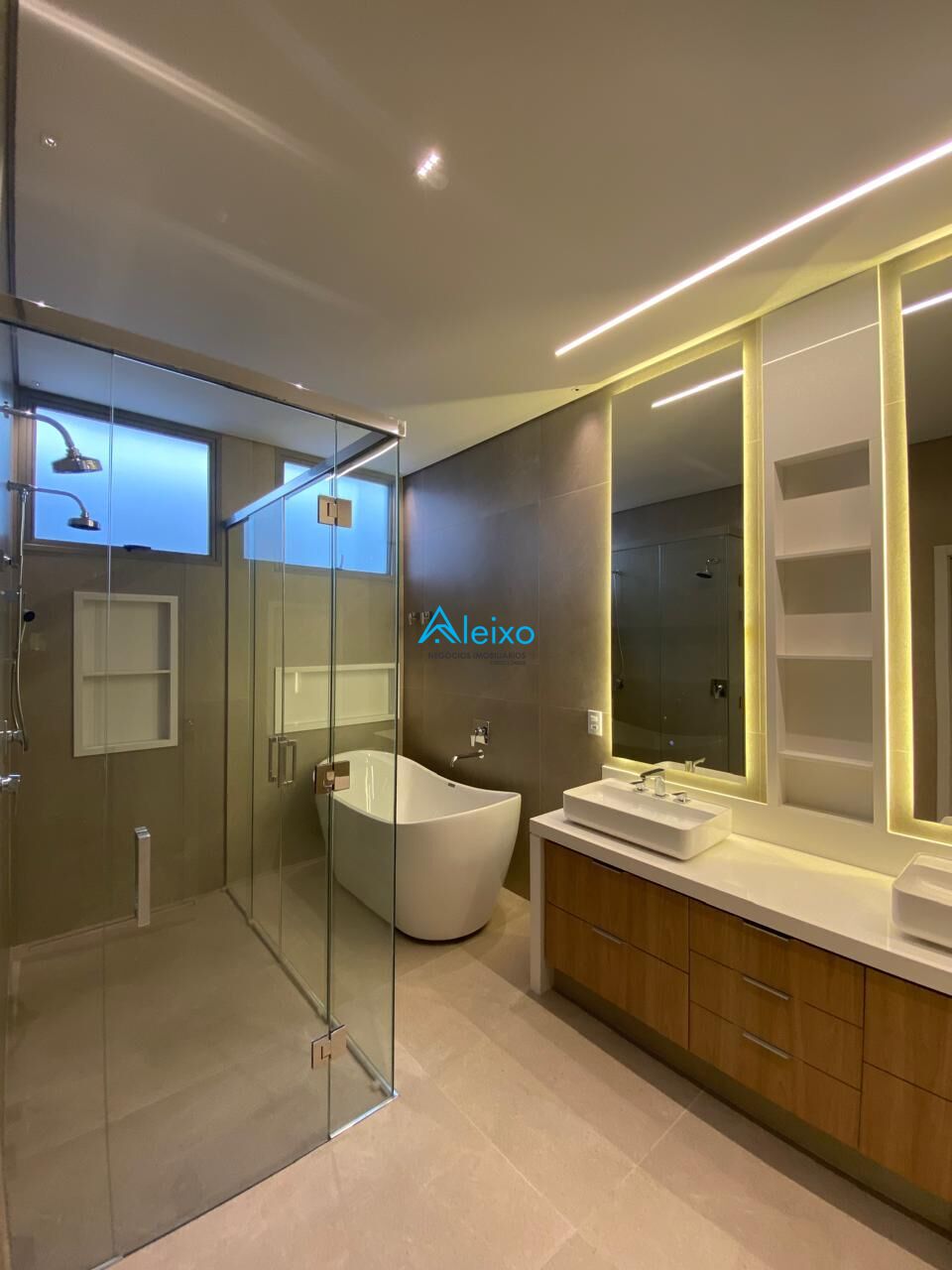 Casa com 4 quartos à venda, 387m² — foto 25 de 28
