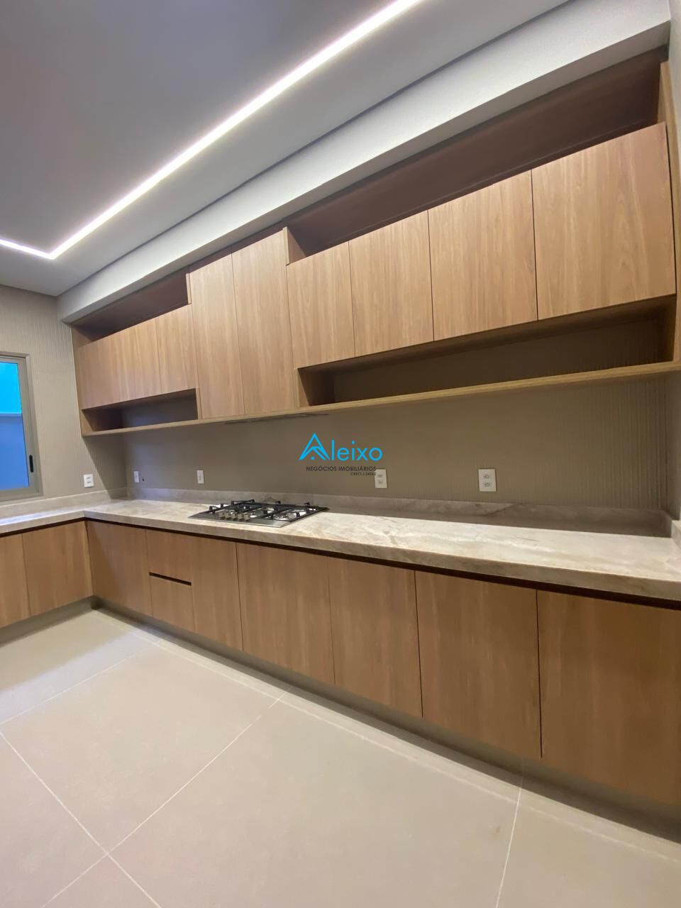 Casa com 4 quartos à venda, 387m² — foto 4 de 28
