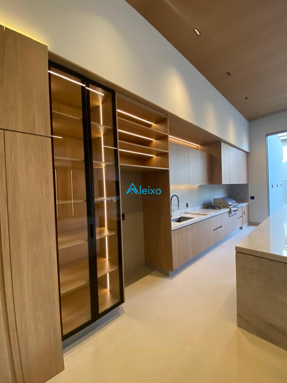 Casa com 4 quartos à venda, 387m² — foto 16 de 28