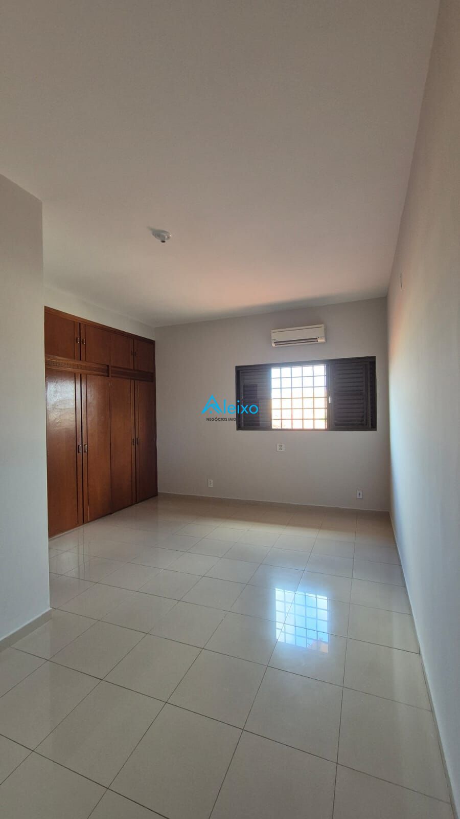 Casa com 5 quartos à venda, 284m² — foto 12 de 40