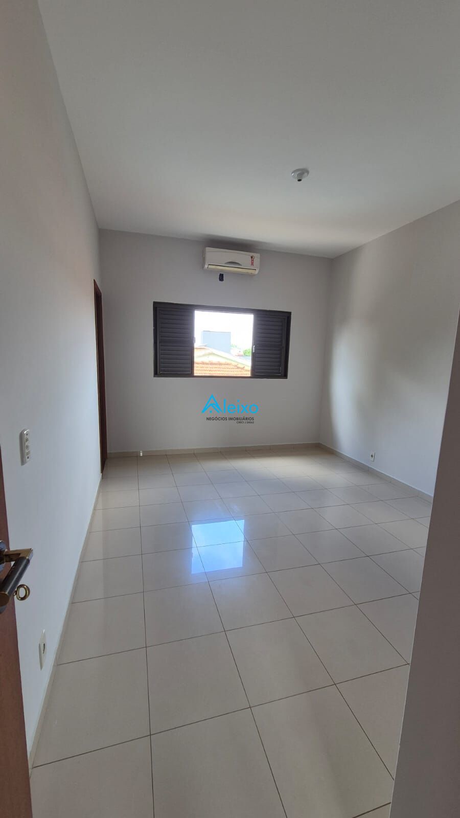 Casa com 5 quartos à venda, 284m² — foto 14 de 40