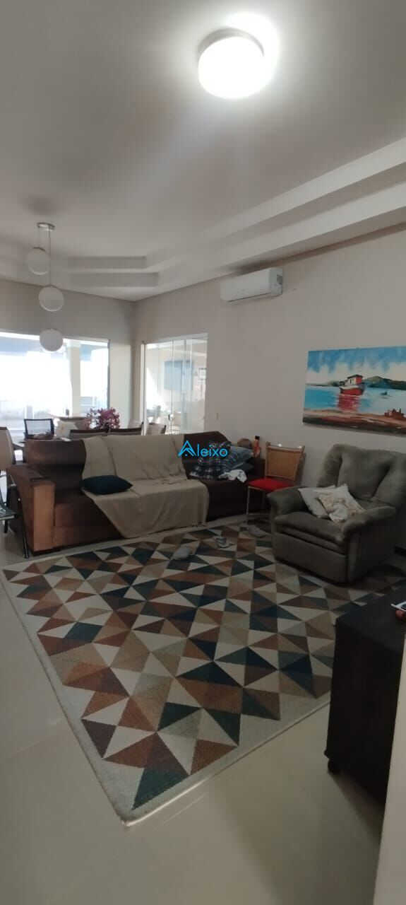 Casa de Condomínio com 3 quartos à venda, 180m² — foto 6 de 17