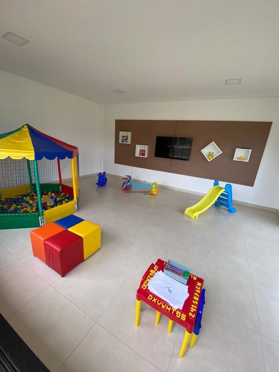 Terreno / Lote / Condomínio à venda — foto 9 de 13