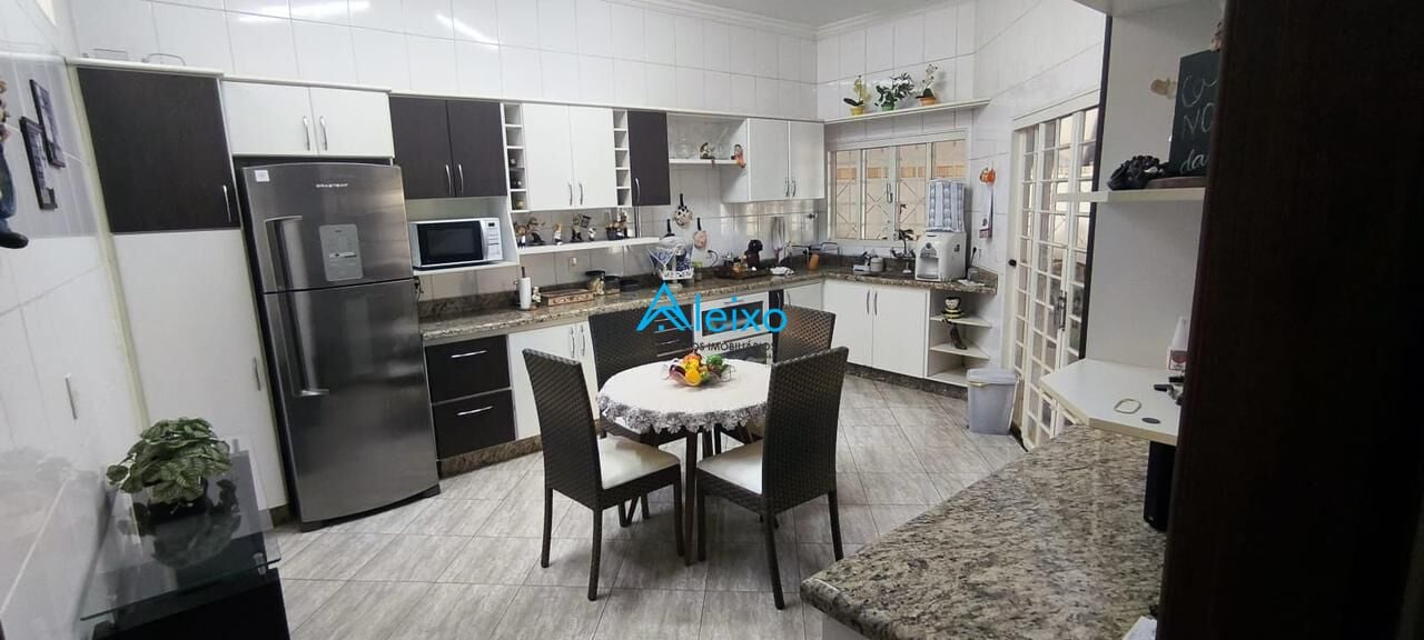 Sobrado com 3 quartos à venda, 380m² — foto 5 de 19