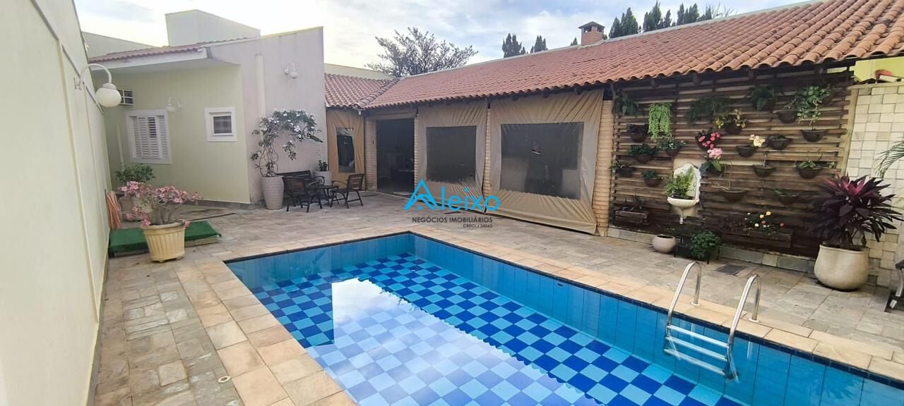 Sobrado com 3 quartos à venda, 380m² — foto 2 de 19