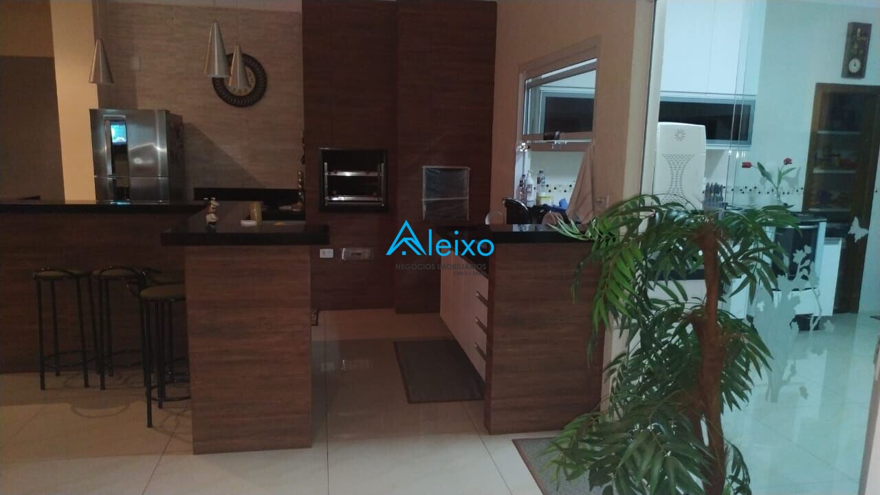 Casa com 3 quartos para aluguel, 390m² — foto 9 de 15