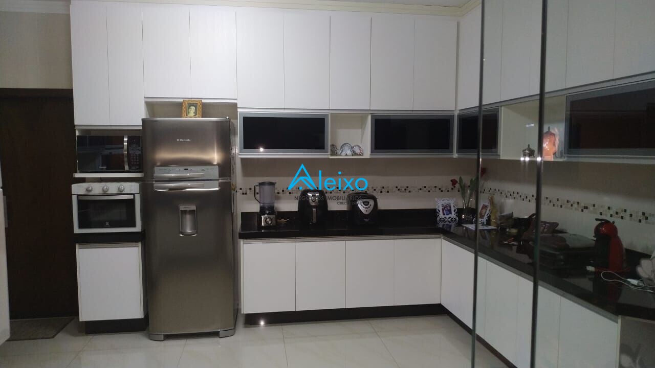 Casa com 3 quartos para aluguel, 390m² — foto 8 de 15