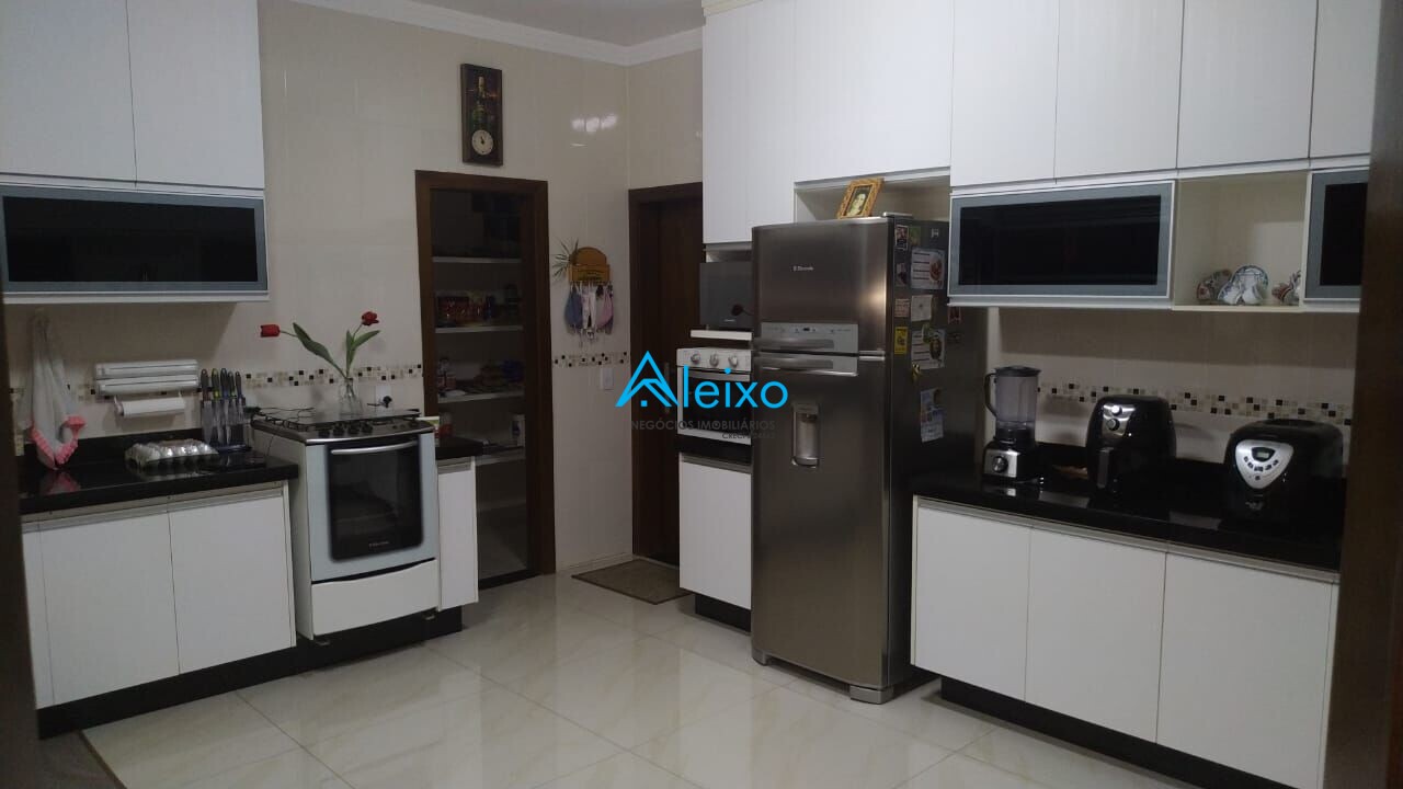 Casa com 3 quartos para aluguel, 390m² — foto 6 de 15