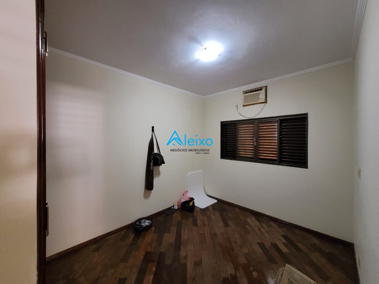 Casa com 4 quartos à venda, 262m² — foto 12 de 21