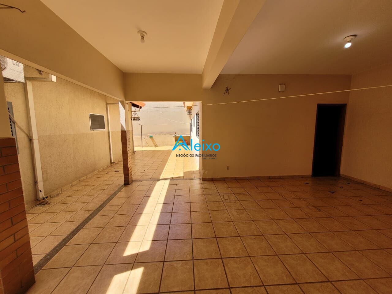 Casa com 4 quartos à venda, 262m² — foto 15 de 21